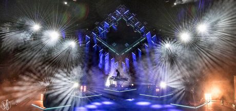 LD Andrew Cass unleashed improvised looks for Emancipator's live show.