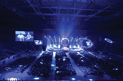 The three-stage setup within St. Louis’ Edward Jones Dome eased transitions.