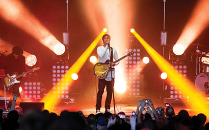 LD Mitchell Schellenger Uses 4Wall-Supplied Gear for Third Eye Blind Festival Gigs