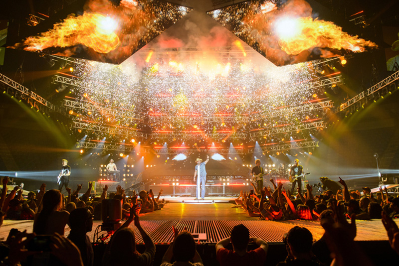 Jason Aldean Tours with 165 Solaris LED Linear Fixtures