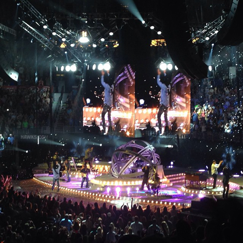 For Garth Brooks’ world tour, with a lighting design from LD Dave Butzler, Bandit Lites came up with a new fixture, dubbed the “Gig Lite” — a bright single source RGBA in a small PAR 30 form factor promising a smooth dimming curve that looked good on camera.