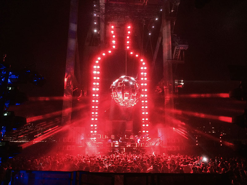 Scott Chmielewski, principal of DMDS7tudios, played a key role in lighting up the Absolut “bottle” for “Nights by Absolut” on Brooklyn’s Pier 9 in September. The one-night event relied upon Clay Paky lighting fixtures (Sharpys and B-Eye K20s) with grandMA2 consoles for control.