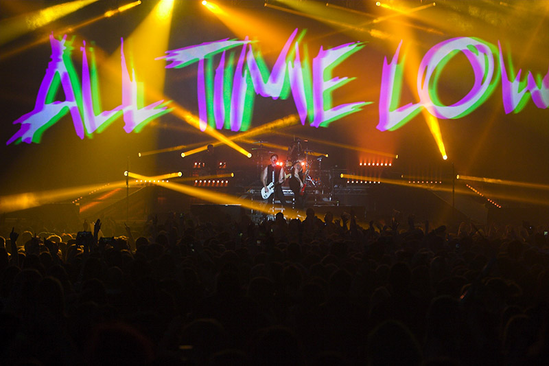 All Time Low & Robe moving lighting fixtures (c) David Morrell