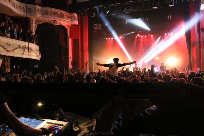 Catfish & the Bottlemen Land a Great Show with Avolites' Tiger Touch II