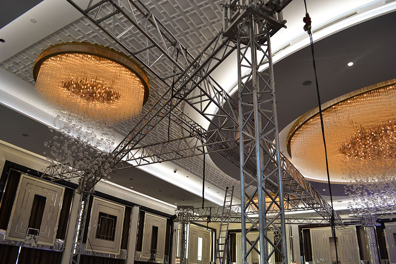 The room has five spectacular crystal chandeliers in the ceiling, the largest at 6 metres in diameter with elements dropping over three metres!