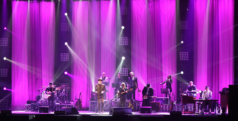 Andrea Coppini, LD for Italian singer-songwriter-poet Francesco De Gregori, has been relying upon Clay Paky fixtures.