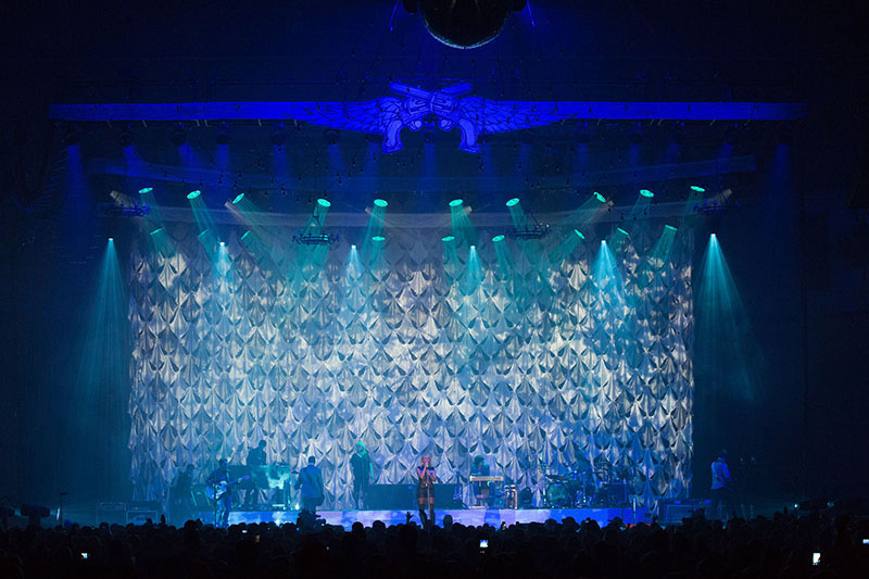 Miranda Lambert tours with Robe fixtures