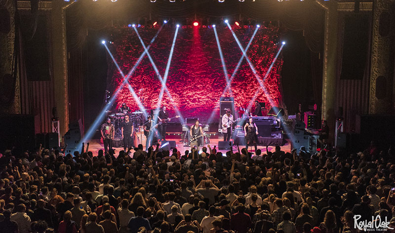 The Royal Oak Music Theatre in Royal Oak, MI, a suburb of Detroit, is a historic cinema turned performance venue. Hosting acts ranging from Alabama Shakes to Skrillex, the band Perry to Social Distortion, the venue recently updated its lighting system to include a range of Elation LED moving heads, PAR lights, battens and matrix panels.