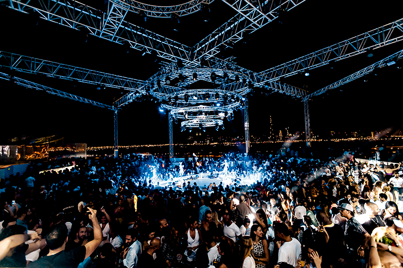 At WHITE Dubai, an outdoor rooftop nightclub situated atop the Meydan Grandstand race, 30 Philips Showline SL NITRO 510C LED strobes are ready to provide a visual punch for a roster of internationally known DJs.