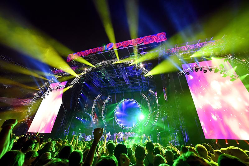 Bandit Lites nominated for Pollstar Lighting Company of the Year. Pictured here, Grateful Dead in Chicago, lit with Bandit-supplied gear.