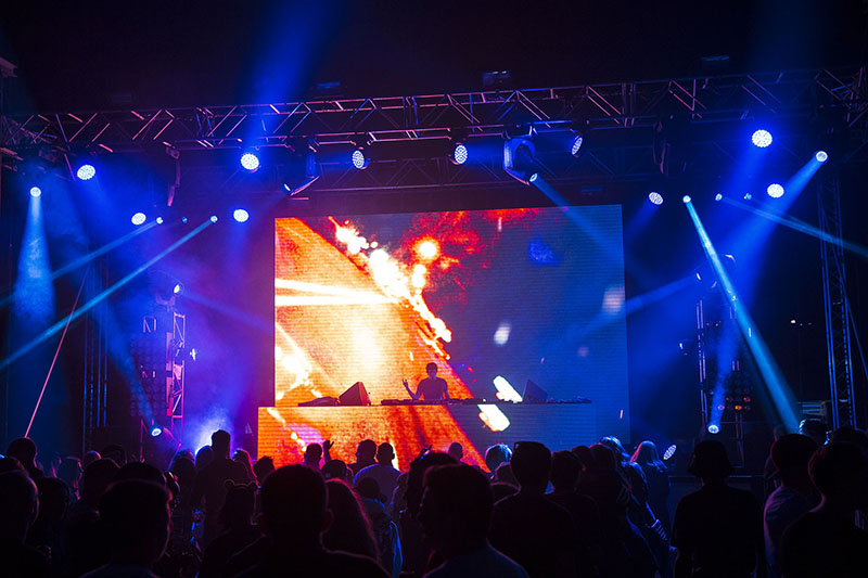 Colour Sound Experiment provided rigging, trussing, lighting and LED screens for the 2015 MiNT Festival. Pictured here, Bitch with W&W.