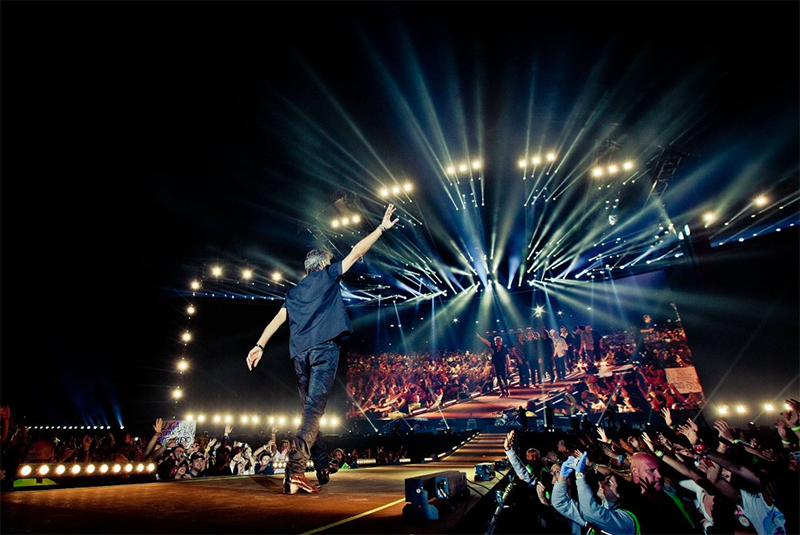 ervice provided the lighting equipment for the event, which included 220 Sharpys and 60 Alpha Beam 1500s from Clay Paky, the Osram-owned, Italy-based lighting manufacturer. Photo by Jamo Jotti