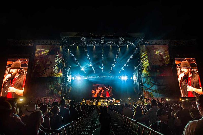 LD Chris Lisle included Solotech-supplied 36 VL4000 Spot, 41 VL3500 Wash and 12 VL3500 Wash FX luminaires at the inaugural KAABOO festival earlier this year.