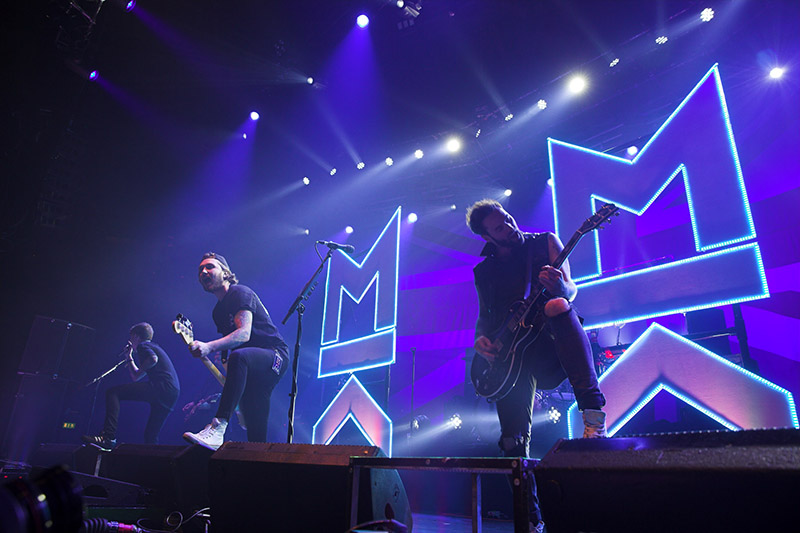 LD Jordon Cooper Lights Mallory Knox Tour with Robe Fixtures