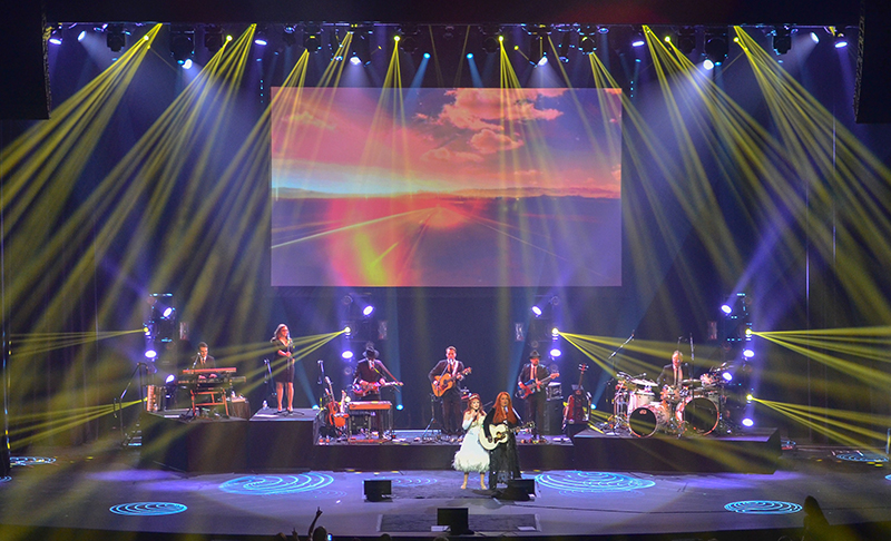 The Judds' rig included Martin fixtures.