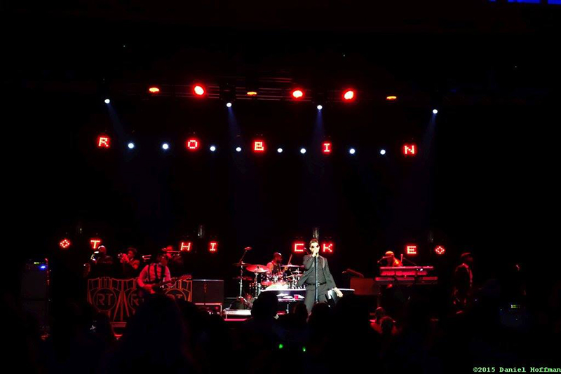 Robin Thicke at Mistletoe Meltdown