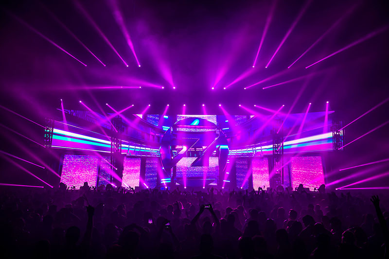 Zedd is touring with 64 Robe Pointes