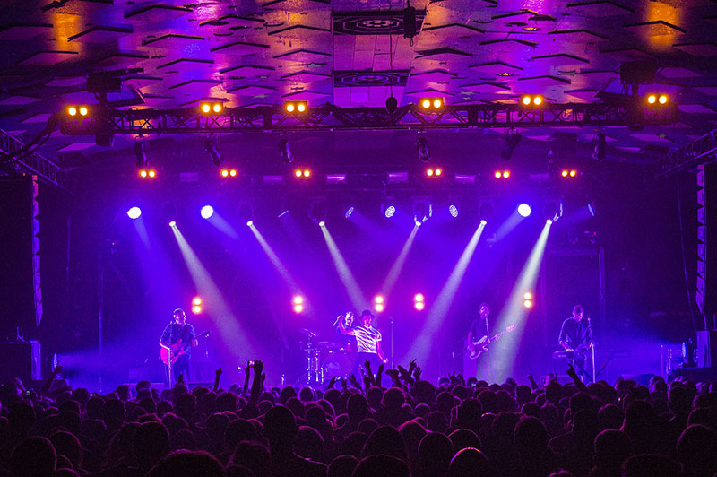 LD Olly Suckling Uses Robe Fixtures for Maximo Park Tour