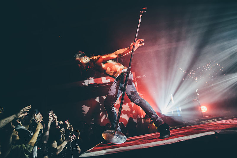 The rig included 10 MMX Spots, 12 LEDWash 300s and two LEDWash 600s from Robe. Photo by Erika Reinsel