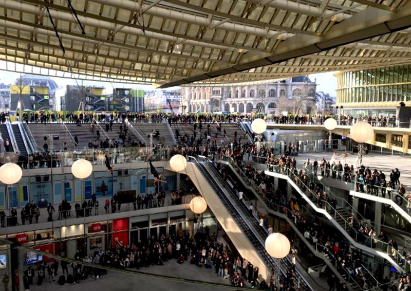 Unibail-Rodamco and Lever de Rideau relied upon 14 Crystal air ventilated balloons from the Airstar European Network (AEN) for the opening the The Forum des Halles in Paris.