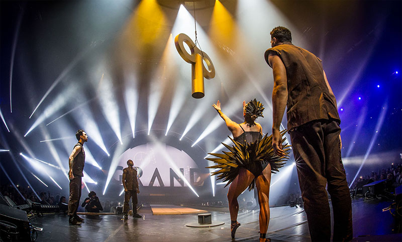 The rig included 43 Robe BMFL Spots, 65 Pointes, 64 LEDBeam 1000s and 48 CycFX 8 fixtures.