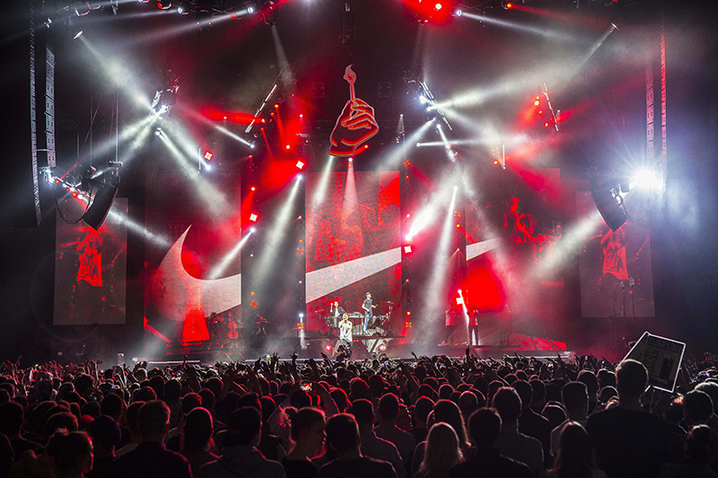 Paul 'Arlo’ Guthrie included Robe BMFL Spots and PATT 2013 fixtures
