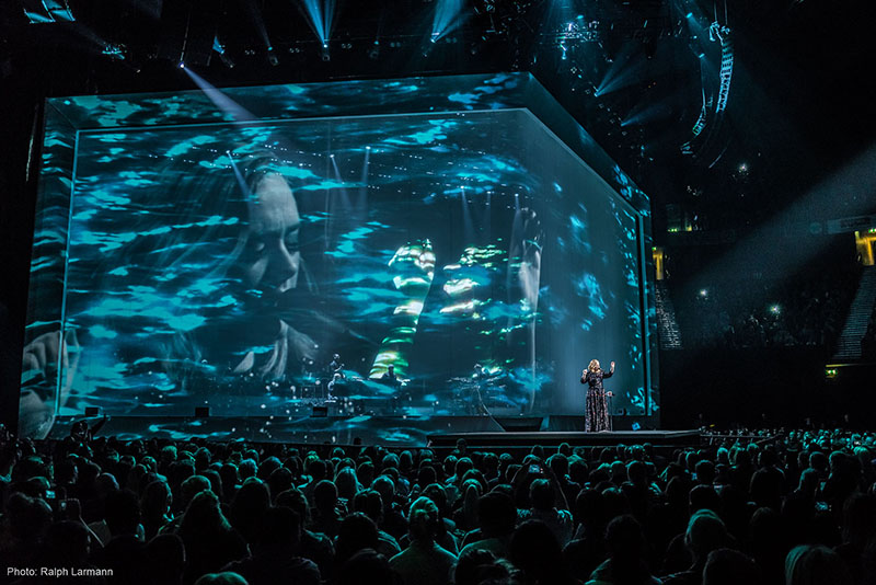 Adele 2016 tour photo by Ralph Larmann