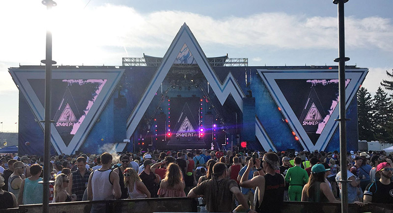 Stenzel used a total of 109 RGBAW LED linear washes on the Snake Pit stage: 91 COLORado Batten 144 Tour fixtures and 18 COLORado Batten 72 Tour units