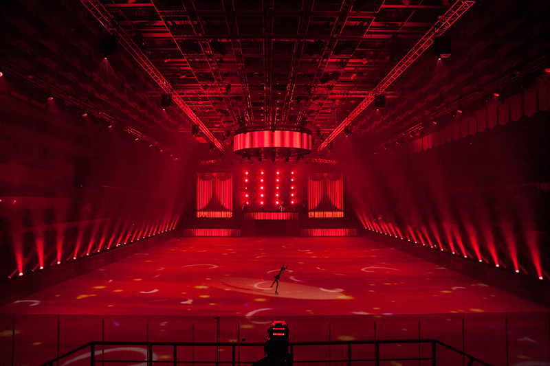 The program included a number of vocal and acrobatic events along with figure skating.
