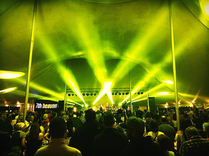 Zach Scott designed the lighting for the veteran rock act.