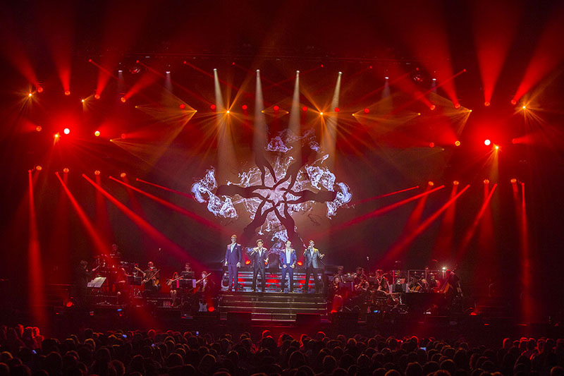 The grandMA2-controlled rig includes Martin MAC Viper Wash DXs and MAC Aura XB moving lights