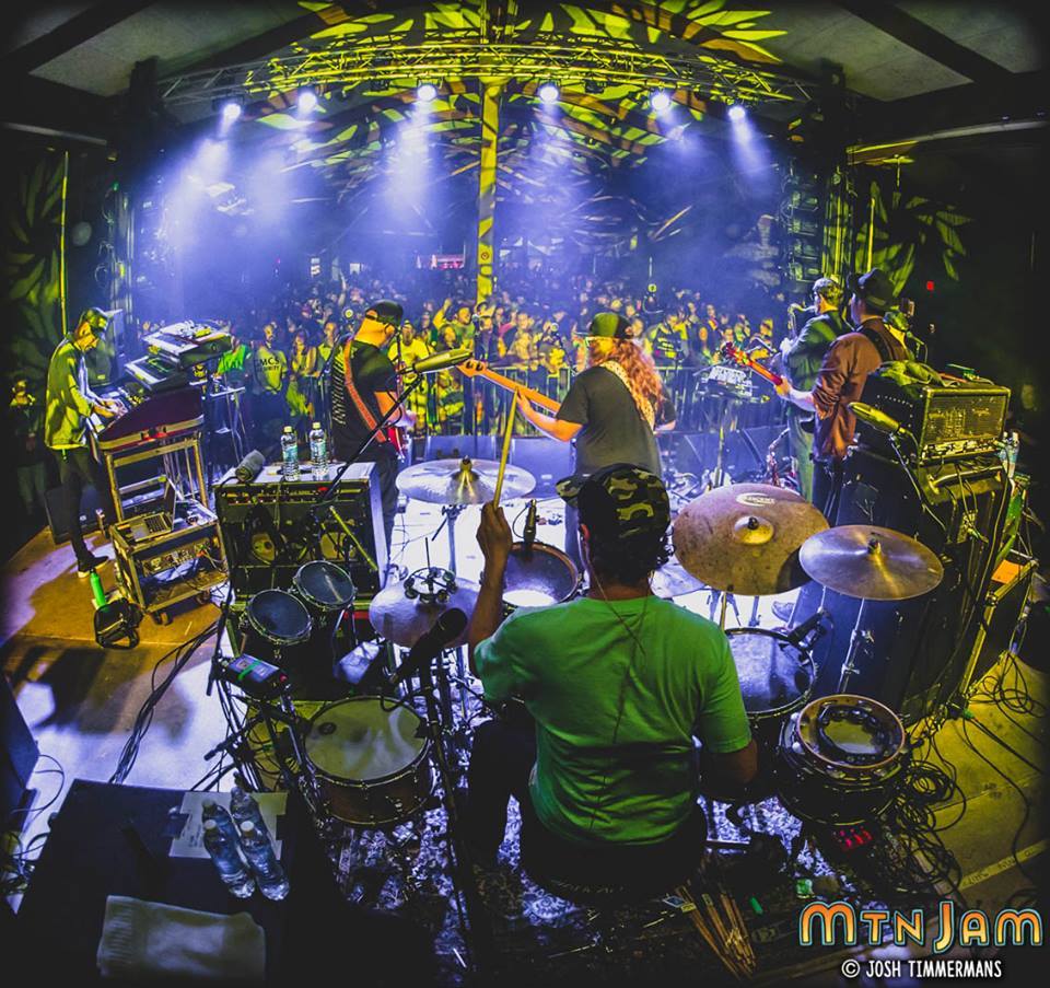LD Kyle Rose of KTR Lighting used Rogue R1 Spots from Chauvet Professional. Photo by Josh Timmermans