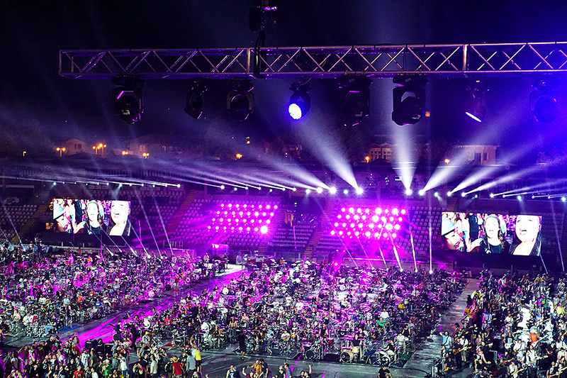 AMG International provided more than 400 DTS fixtures for LD Claudio Tappi's lighting design.