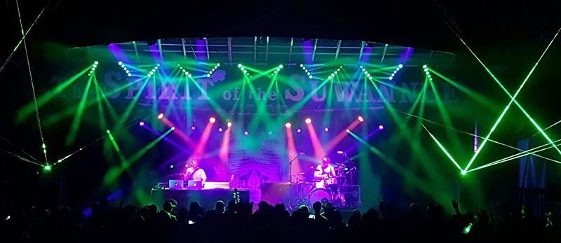 LD John Hollingshead used 12 Chauvet Professional Rogue fixtures, supplied by The Design Oasis.