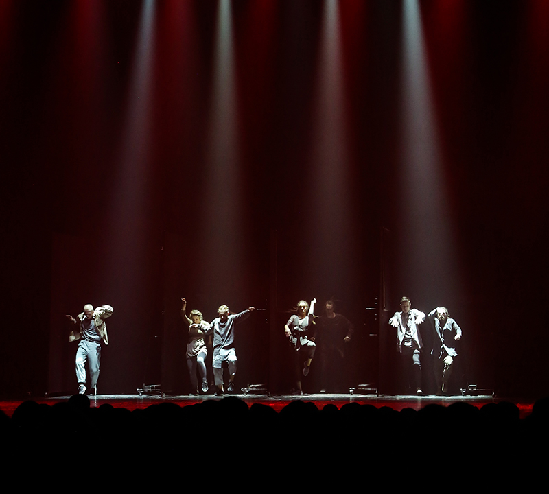 The troupe performs an atmospheric synthesis of classical and street dance