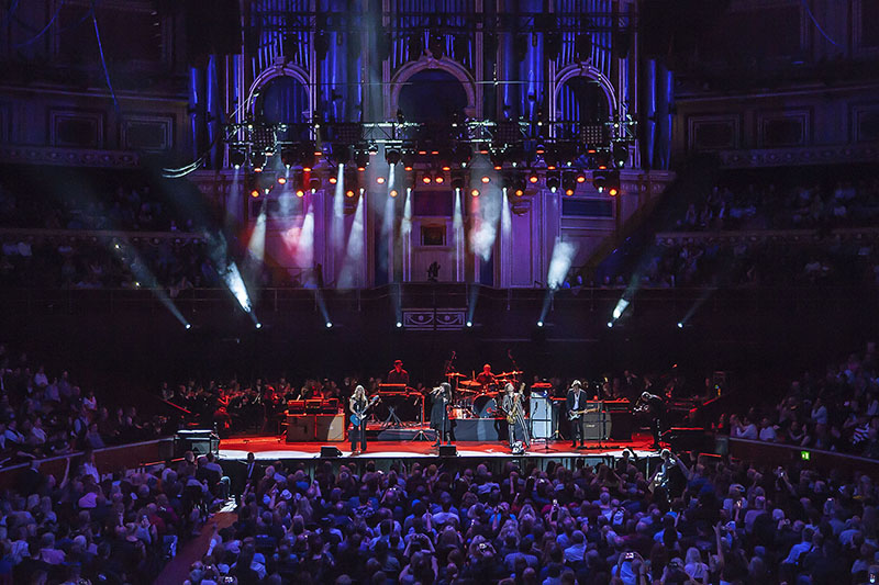 HSL supplied lighting and rigging gear and crew. Photo by Lindsay Cave.