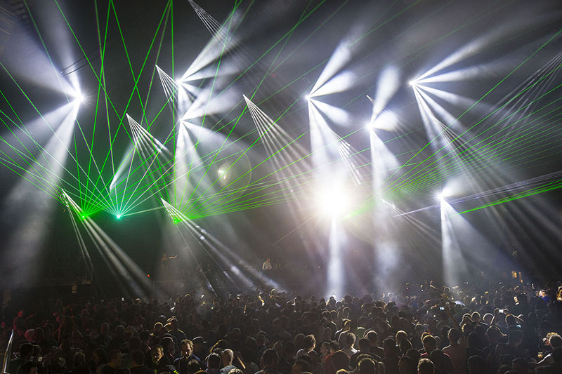 Splendit supplied a rig that included Robe Pointes, CycFX 8s and LEDBeam 100s.