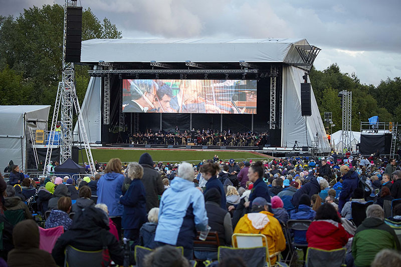 dbn Lighting provided lighting, LED screen and rigging equipment, a large electric-art sun piece and crew.