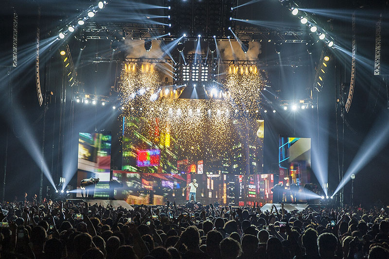 Chris Brown tour photo by Louise Stickland
