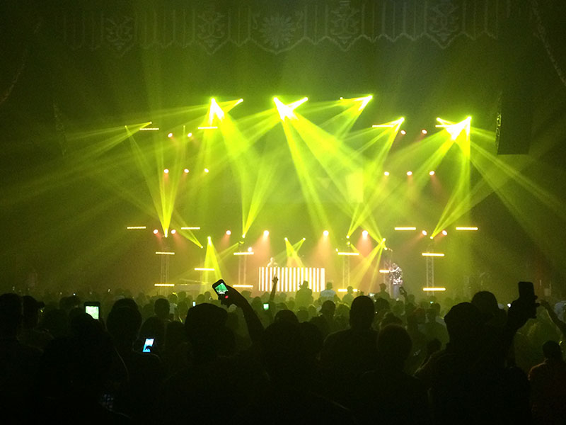 The setup included Martin MAC Quantum Profiles, Martin MAC Auras, Elation SixBAR 1000s, Elation SixPAR 100s, grandMA2 control and Ultratec Radiance Hazer touring systems. Photo by Justin Litterio - JR Lighting Design, Inc.