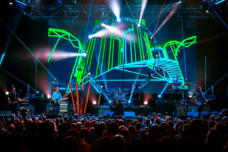 El Monstrero performs with Logic Systems-supplied Chauvet Professional fixtures.