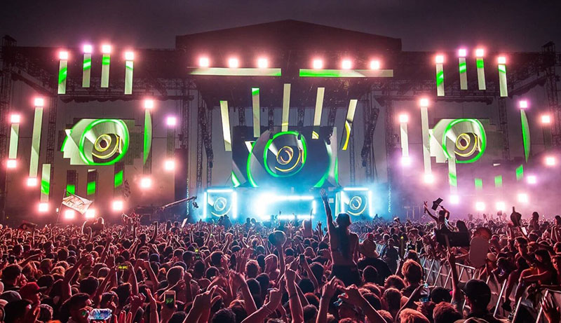 The main stage (Hard Stage) included 32 Elation Platinum FLX fixtures. Stage-Tech supplied the gear.
