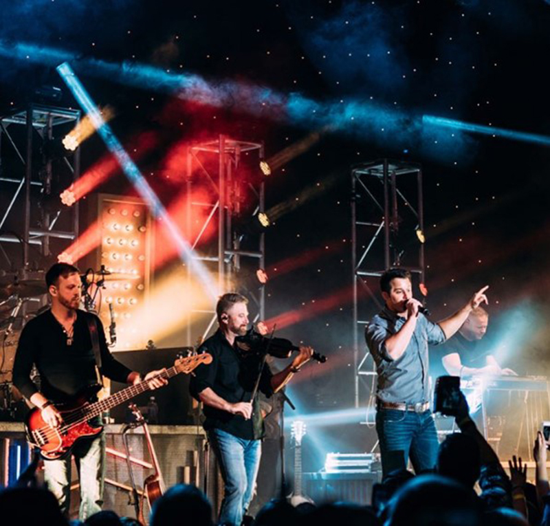 Easton Corbin on tour