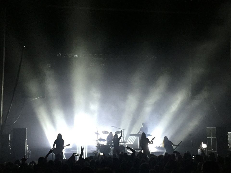 LD Erwin Van Lokeren used the floor package to create a wide variety of looks for the band’s 22-city tour.