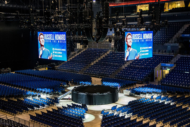 The comedian is performing in the round.