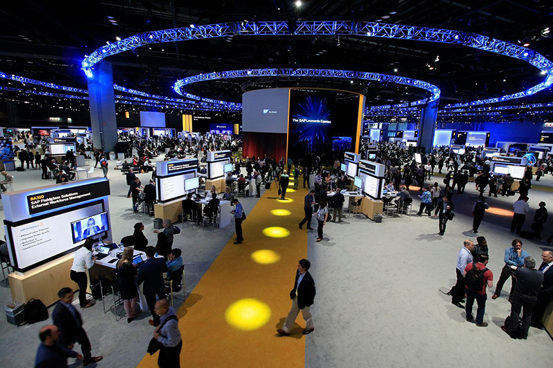 The event required 82 universes of DMX for 2,970 focusable conventional fixtures and 927 automated fixtures.