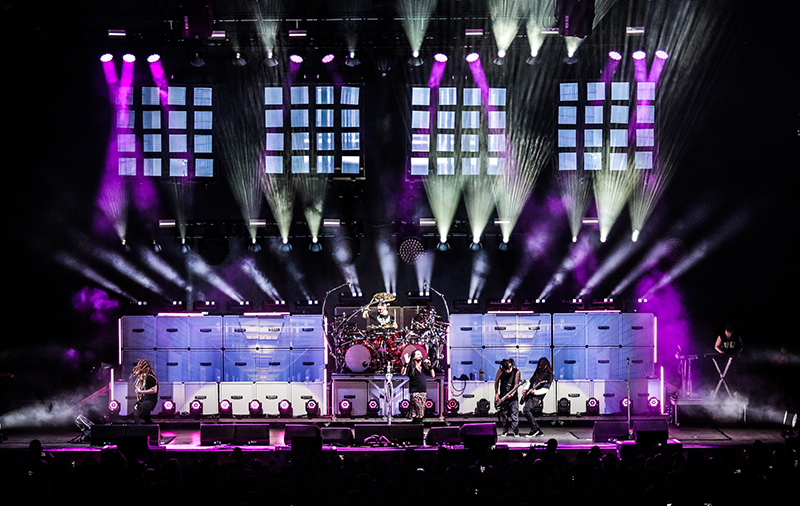 Ayrton’s DreamPanel Twin fixtures were chosen for the 'Serenity of Summer' tour