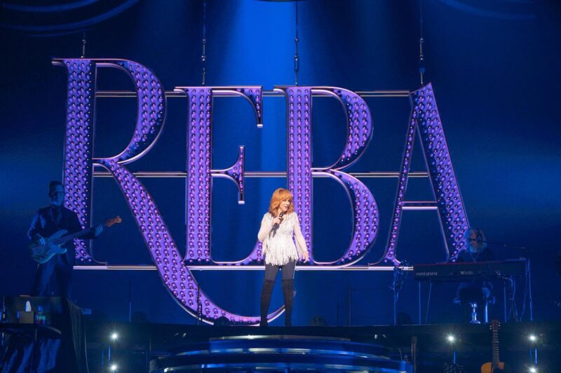 Reba 2025 Tour Concert with Spectacular Lights Show