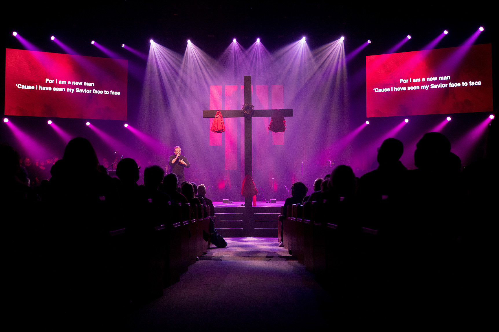 CHAUVET Professional Accents Emotional Elements At Fairhaven Church