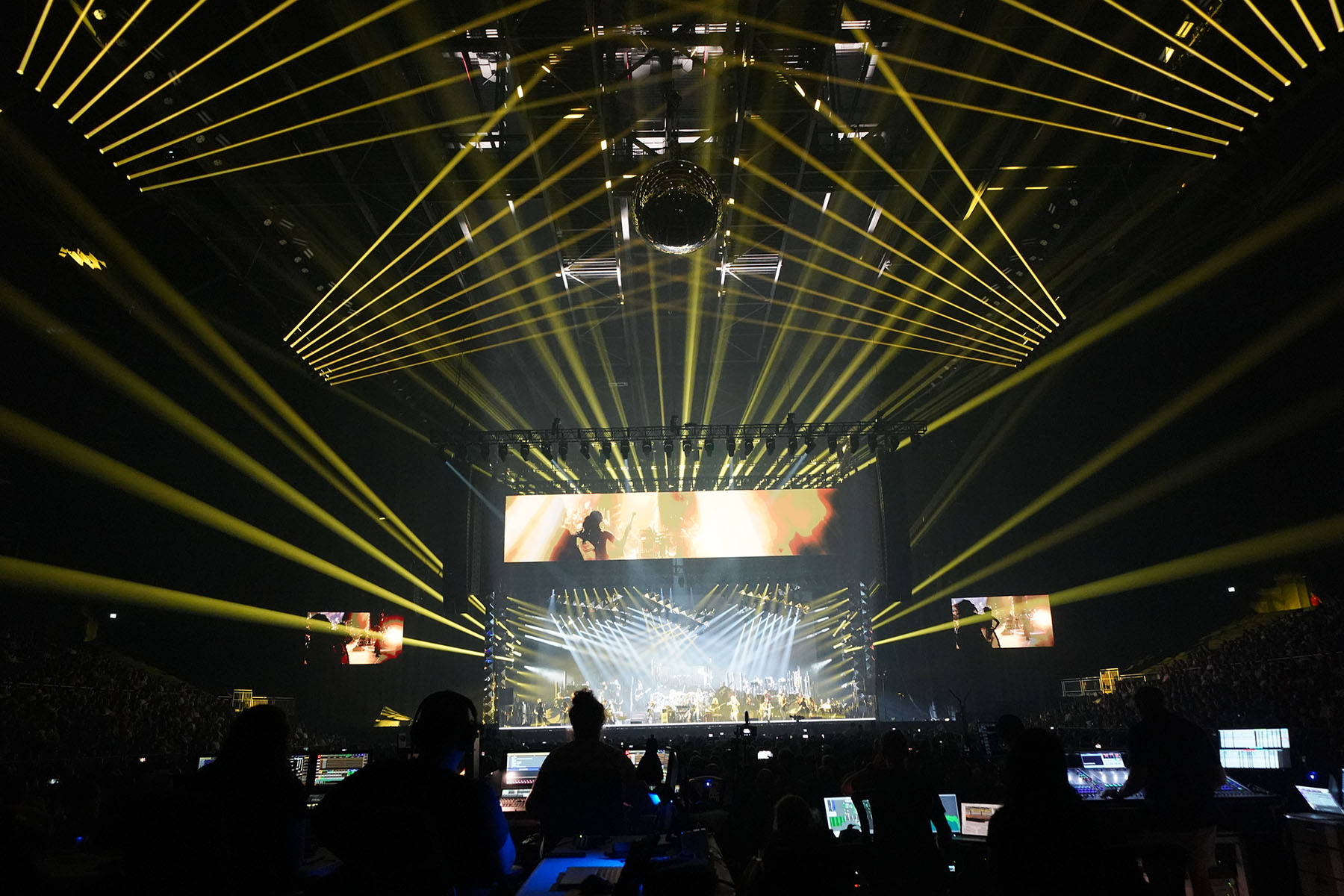 Hans Zimmer Live at the Coca-Cola Arena, with a lighting design by John Featherstone of Lightswitch. Robe, CTME